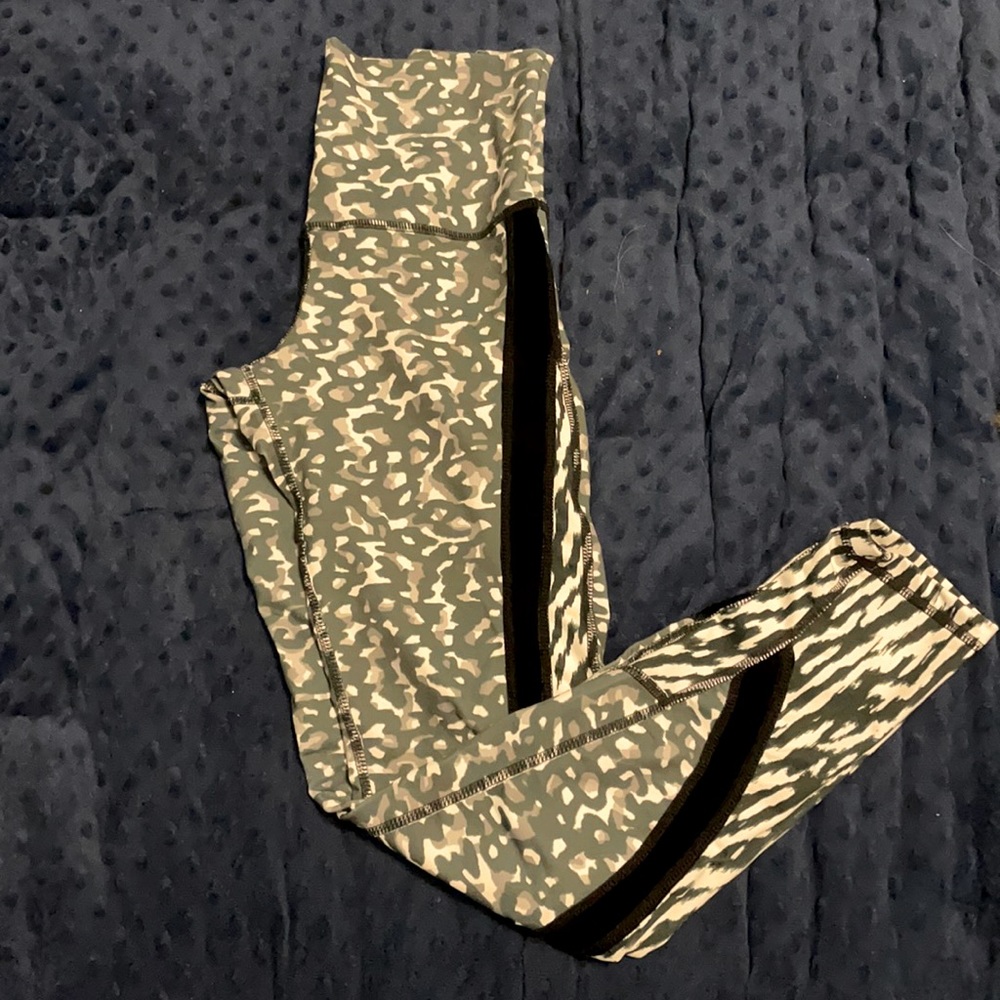 NWOT DYI White Animal Print Leggings